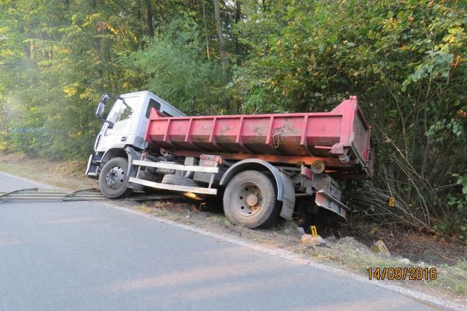 Havarovaný nákladní vůz u Staňkova na Domažlicku.