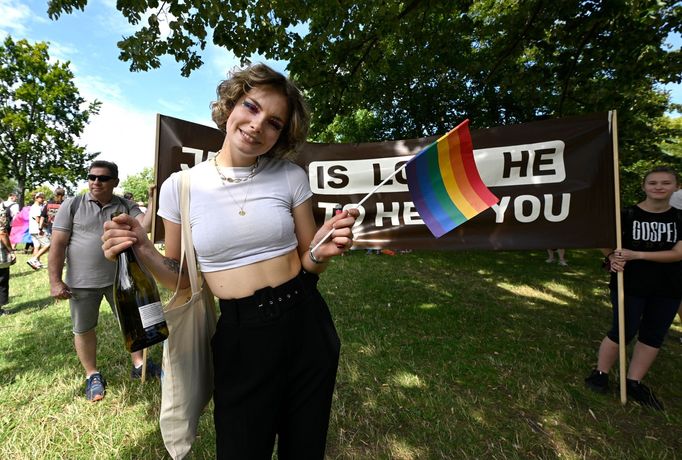 Snímek ze sobotního duhového průvodu festivalu Prague Pride.