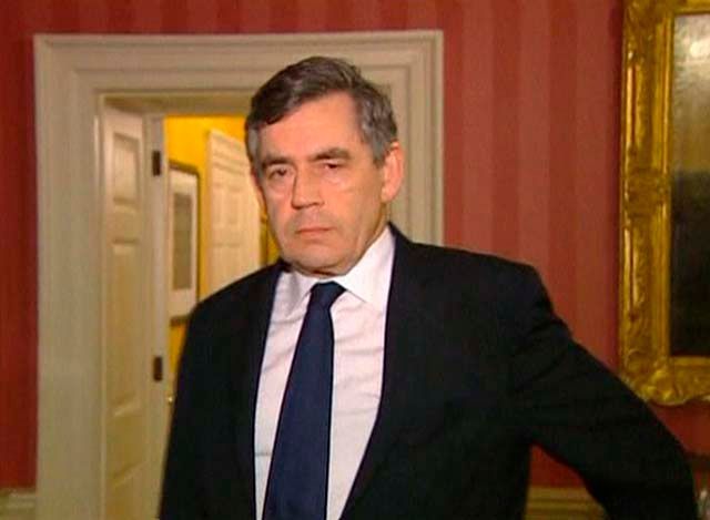 Britský premiér Gordon Brown na záběru televize hovoří k národu