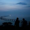 Nejdelší most na světě spojuje Hongkong a Macao.