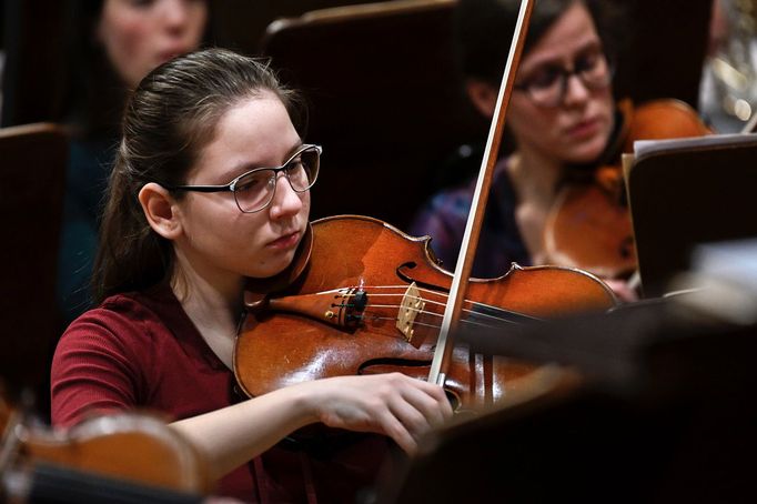 Violistka Johana Antoňová.