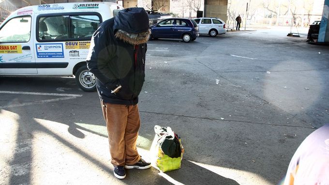 Pro bezdomovce začal s nástupem mrazů boj o přežití.