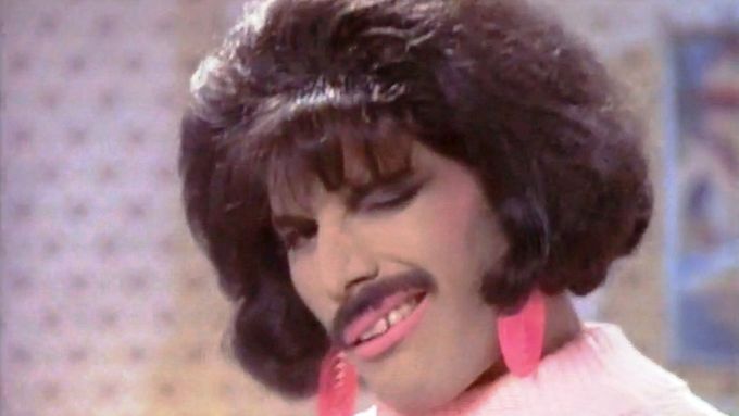 Freddie Mercury v klipu k písni I want to break free