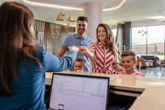 Co o vás nahlásí hotel či penzion? Ve hře je divoká kombinace "nového EET" i knihy hostů
