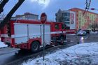 Policie obvinila v souvislosti s tragickým požárem v Mostě dva lidi