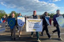 Výzva Fialovi přímo z ulice: Podpořte 120 letounů na ochranu Ukrajiny před Ruskem