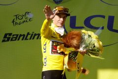 Spurtérskou etapu Tour vyhrál Philipsen, Vingegaard navzdory pádu udržel náskok