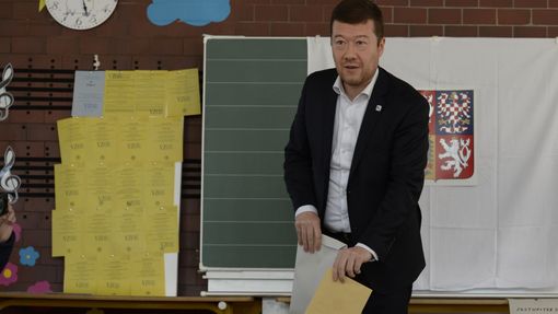 Předseda hnutí SPD Tomio Okamura odevzdal 5. října 2018 v Základní škole Na Slovance v Praze 8 svůj hlas v komunálních a senátních volbách.