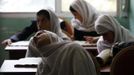 Blind Afghan students attend a lesson at a blind school in Kabul September 4, 2012. The vocational blind school, which is the only blind school in Afghanistan, was established in 1977 and has more than 187 students including boys and girls. Picture taken September 4, 2012. REUTERS/Omar Sobhani (AFGHANISTAN - Tags: SOCIETY EDUCATION) Published: Zář. 6, 2012, 6:30 dop.