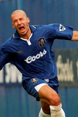 Italský fotbalista Gianluca Vialli v roce 1996, kdy hájil barvy Chelsea