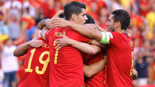Carlos Soler slaví gól na 1:0  v zápase Ligy národů Španělsko - Česko