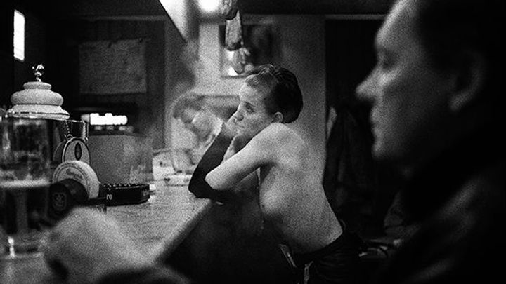 Obsluha nahoře bez a pornohvězdy v europarlamentu. Devadesátky byly víc než divoké; Zdroj foto: Jaroslav Kučera