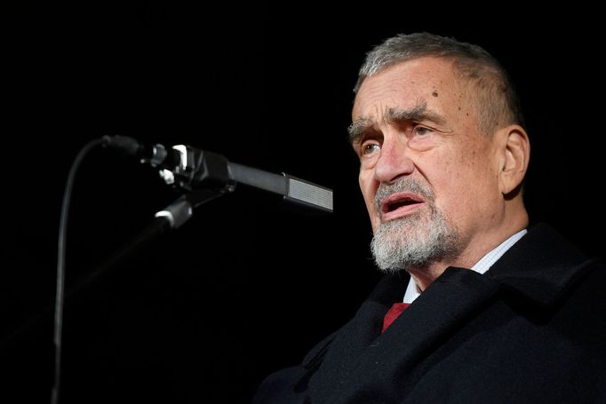 Karel Schwarzenberg na archivním snímku z 18. 12. 2019, kde se v Praze zúčastnil pietního setkání u příležitosti výročí  úmrtí Václava Havla.