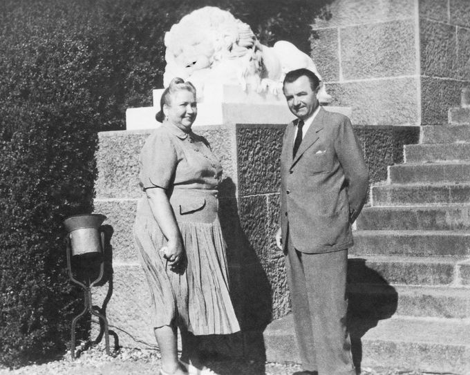 Marta Gottwaldová s manželem, prezidentem Klementem Gottwaldem, na Krymu v roce 1948, kdy byl Gottwald zvolen hlavou československého státu.