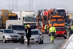 Dálnici D1 na Novojičínsku na několik hodin uzavřela hromadná nehoda, provoz byl obnoven