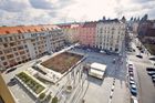 Praha má náměstí Miloše Formana. Najdete ho v centru u hotelu Intercontinental