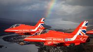 Akrobatický tým Red Arrows se vznesl na oblohu nad řeckým ostrovem Evia během svého jarního cvičení nazvaného Springhawk.