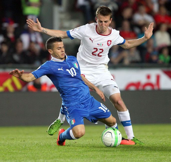 Fotbal, Česko - Itálie: Vladimír Darida (22) - Sebastian Giovinco