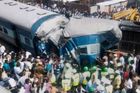 V Indii vykolejil osobní vlak, zemřelo nejméně 31 lidí
