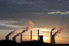 Uhelné elektrárny v USA rychle končí. I přesto, že jim Trump slíbil podporu