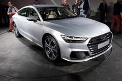 Nové Audi A7 dostalo nejpůsobivější zadní světla na trhu. Všechny jeho motory jsou částečně hybridní