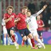 Alex Král a Jakub Brabec v utkání kvalifikace MS ve fotbale Česko - Estonsko
