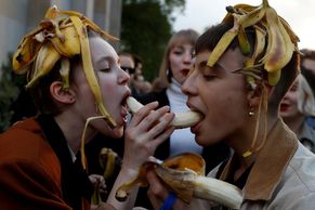 Demonstrace s banány zabrala. Polské muzeum dočasně vrátilo cenzurované dílo