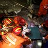 Záchranáři v provincii S'-čchuan pátrají po přeživších zemětřesení