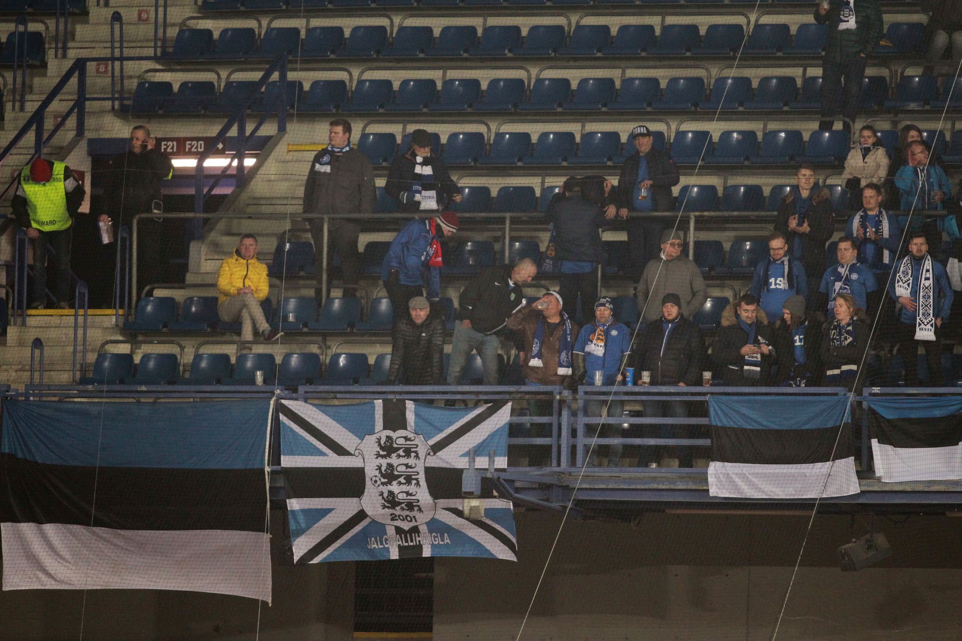 Estonští fanoušci na utkání kvalifikace MS ve fotbale Česko - Estonsko