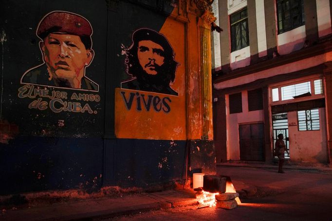 Vyobrazení "nejlepšího kamaráda Kuby" Hugo Cháveze (vlevo) a Ernesta "Che" Guevary. Havana, Kuba, září 2019.
