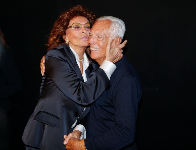 Herečka Sophia Loren a návrhář Giorgio Armani.