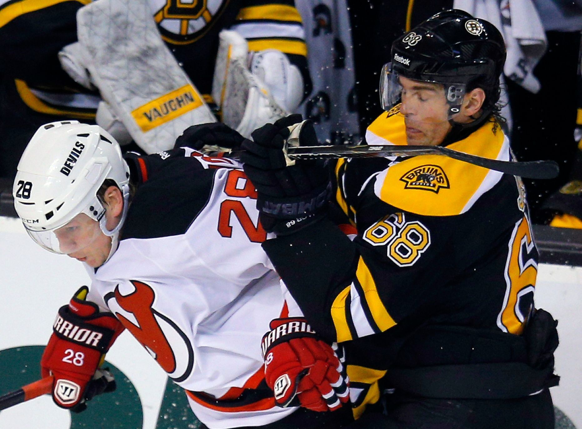 Jaromír Jágr při premiéře v dresu Bostonu proti New Jersey