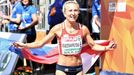 Bronzová Eva Vrabcová Nyvltová v cíli maratonu na ME v atletice v Berlíně 2018