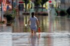 Záplavy a sesuvy půdy v Japonsku zabily nejméně sedm lidí, další se hledají