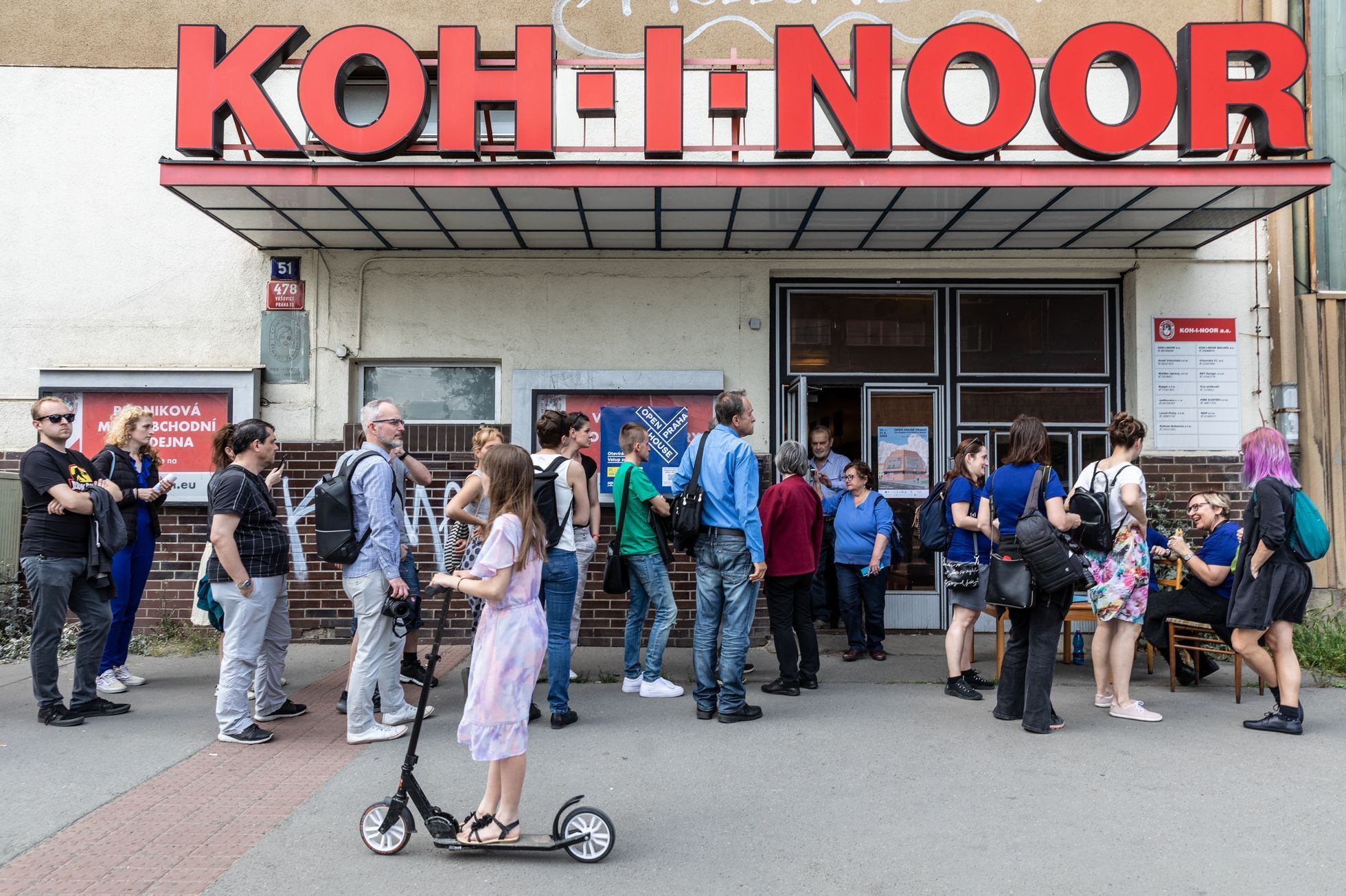 Kooh-i-noor, Vršovice, Praha, Domácí