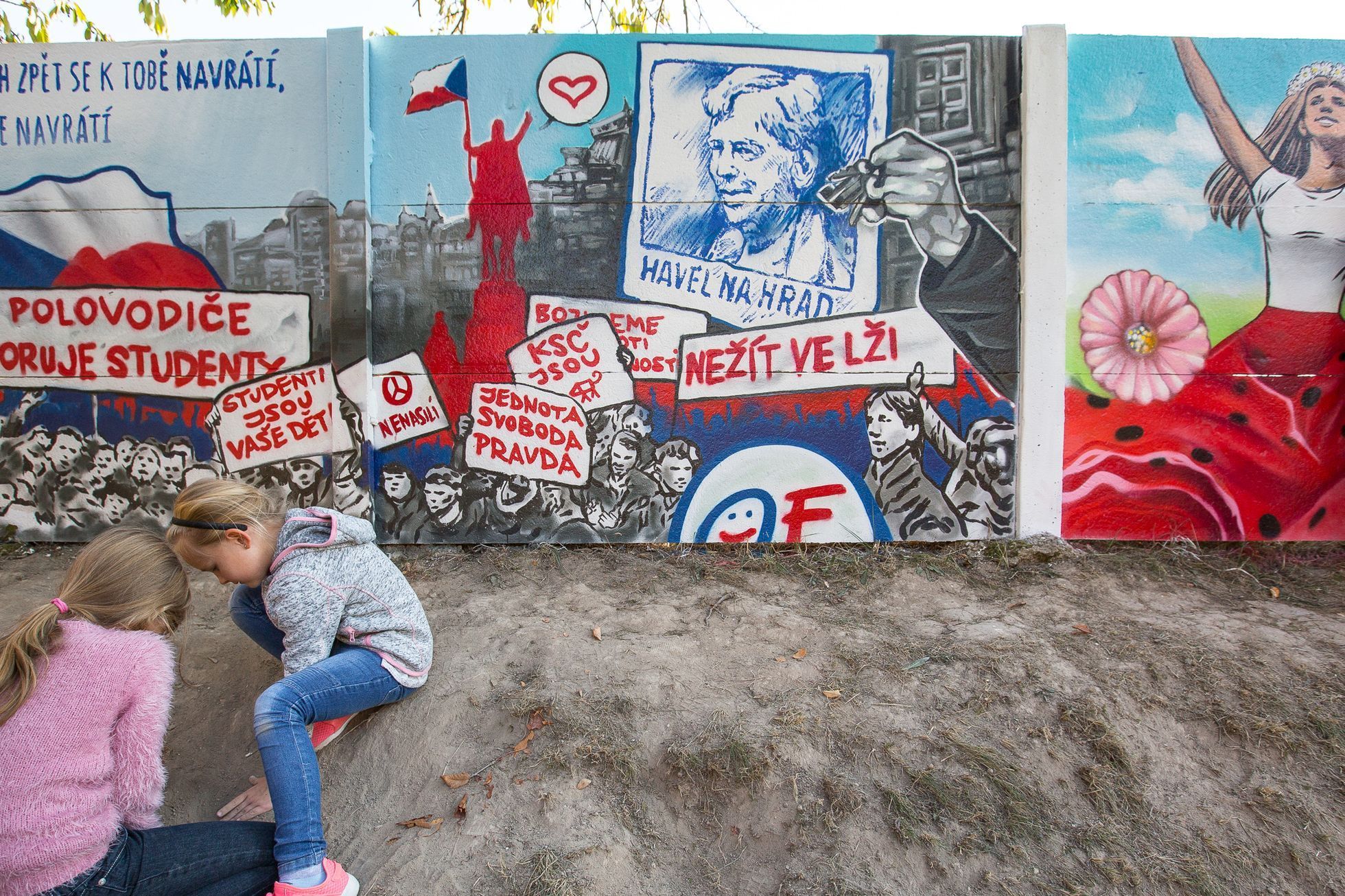 Streetart - graffiti - v obci Chýně ke sto letům Československa