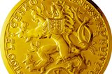 Druhá největší zlatá mince na světě je symbolem oslav výročí naší měny.