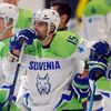 Smutní Slovinci sestupují z MS v hokeji (2015)