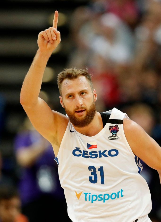 Martin Kříž v zápase ME basketbalistů 2022 v Praze