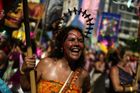 Obrazem: Roztančený dav a veselí v rytmu samby. Lidé v Rio de Janeiru vítají karneval