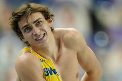 Neuvěřitelný Duplantis. Švédský fenomén letos už potřetí překonal světový rekord
