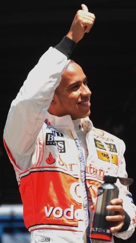 Hamilton v tréninku havaroval