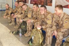 Armáda chce zakázat volební kampaň mezi vojáky