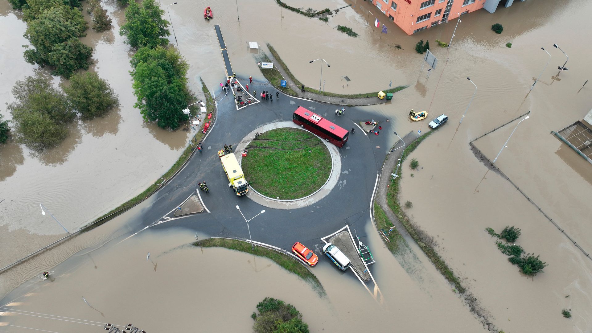 Kniha Miliony okamžiků a výstava 100kamžiků, Výstava, kniha, ČTK, Magazín, Foto