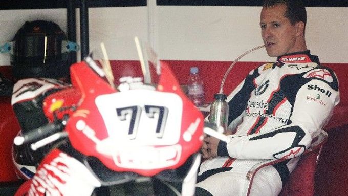 Schumacher rád závodil i na motocyklech. Po svém zranění však nemůže zpět do F1