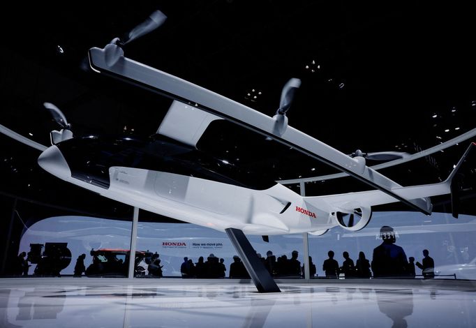 A one-fifth-sized exterior mockup of the Honda eVTOL aircraft is displayed during the Japan Mobility Show 2023 at Tokyo Big Sight in Tokyo, Japan October 25, 2023.  REUTE