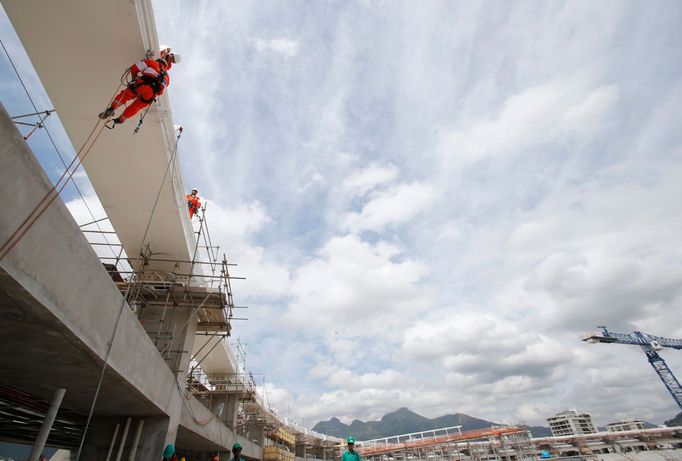 Rekonstrukce největšího stadionu na světě Maracaná v brazilském Rio de Janeiru před MS 2014.