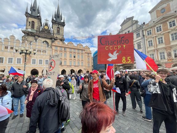 Momentka ze čtvrteční demonstrace na pražském náměstí Republiky za
urovnání vztahů mezi Českem a Ruskem.
