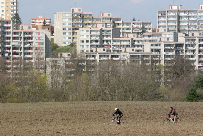 Pole u potoka Botič na pomezí pražských obvodů 4, 10 a 11 by měly změnit svoji podobu. Praha plánuje postavit zde další domy.