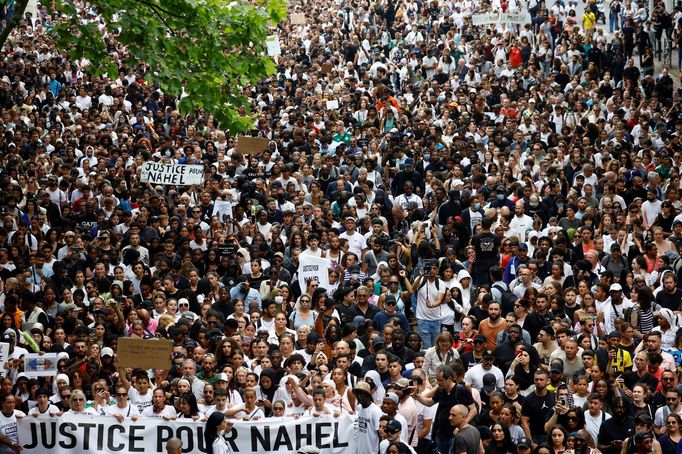 Protest ve Francii po smrti 17letého Nahela.